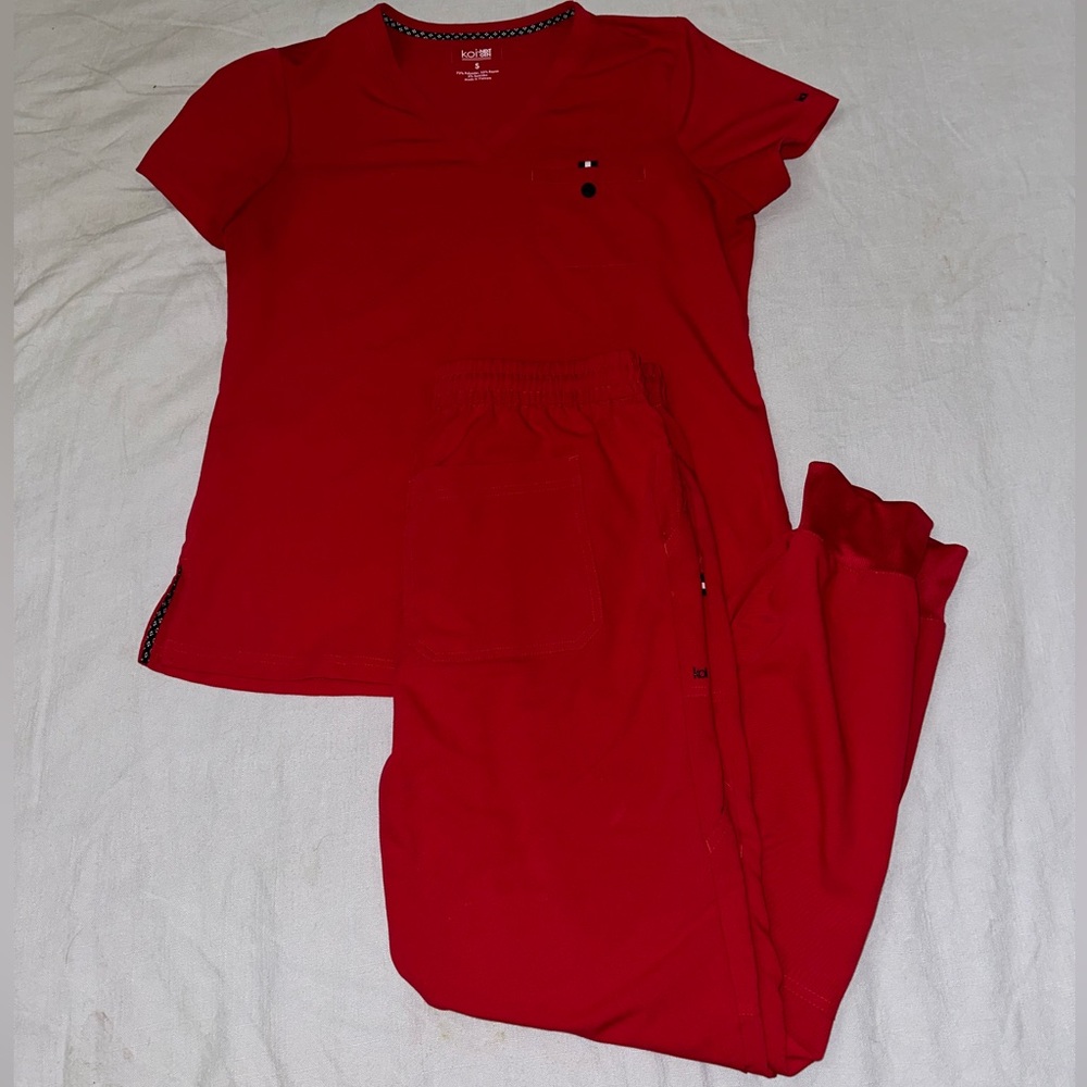 Koi jogger scrubs